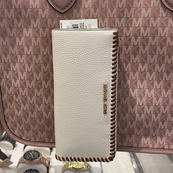 Michael Kors Jet Set Travel Large Pebble Leather Quarter-Zip Wallet
NWT - Picture 5 of 16